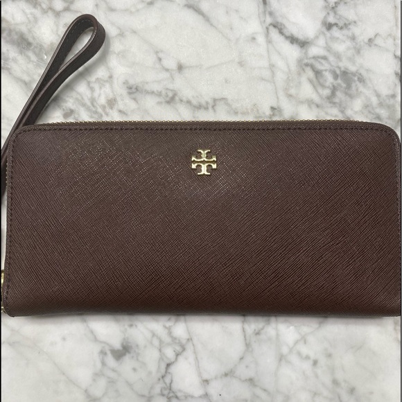 Tory Burch Handbags - Tory Burch Emerson ZipPassport Continental Wallet